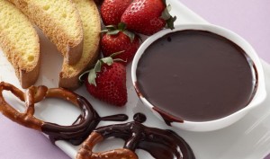 Gourmandises fondue au chocolat et aux fraises