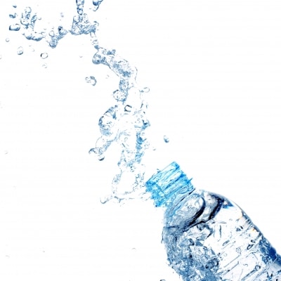 hydratation par l'alimentation eau bouteille