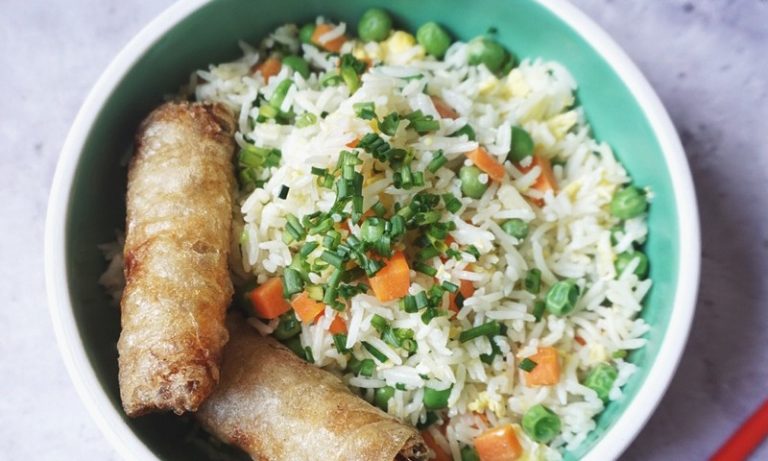 Riz cantonais végétarien fait-maison (Recette facile⭐)